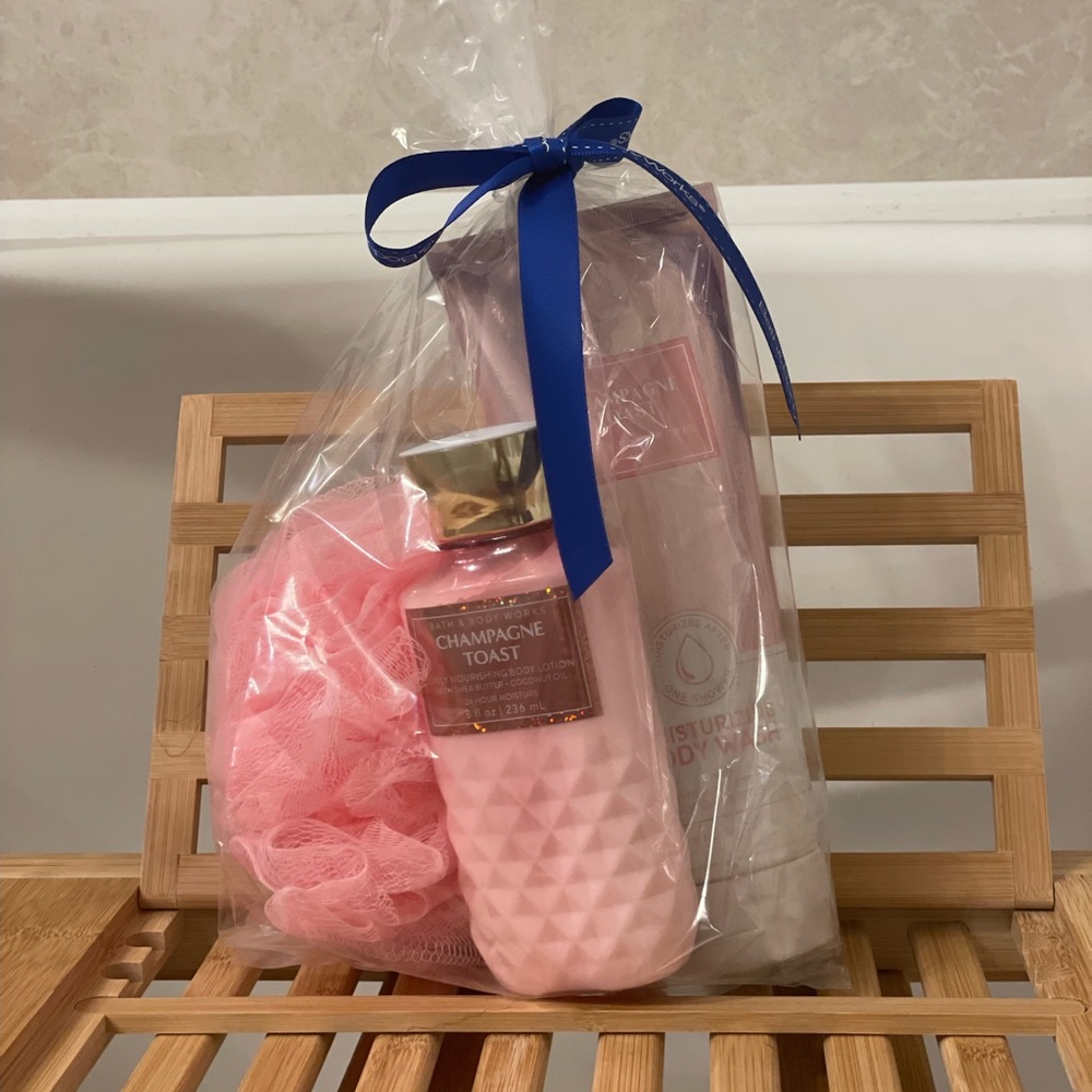 Bath & Body Works Champagne Toast . Body Wash , Body Lotion and loofah .